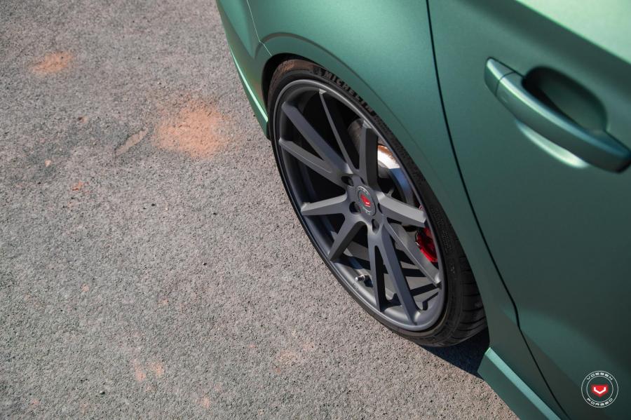 Логотип Audi RS3 Sedan on Vossen Wheels (VPS-301) 2018 года  (фото 31 из 57)